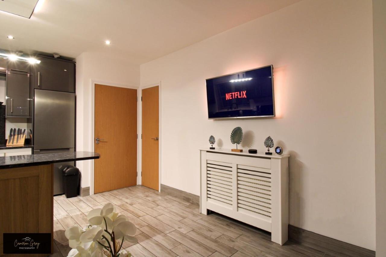 2 Bed House, Office, Wi-fi, Free Parking Apartment Belfast