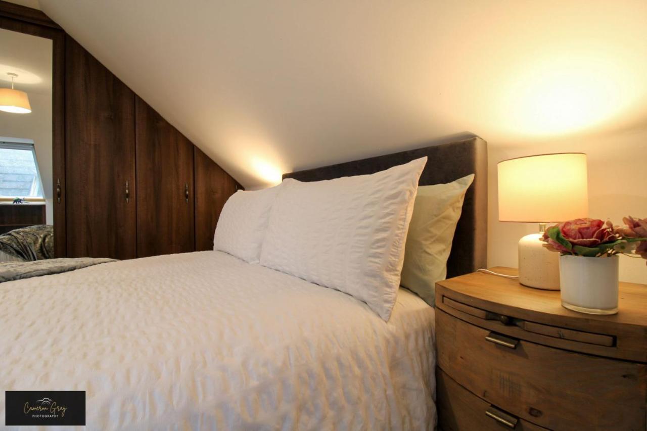 2 Bed House, Office, Wi-fi, Free Parking * Belfast