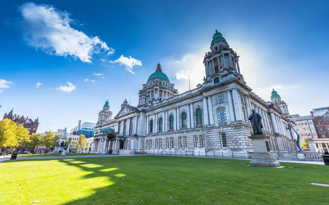 2 Bed House, Office, Wi-fi, Free Parking * Belfast