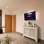 Nice 2 Bed House, Office, Wi-Fi, Free Parking