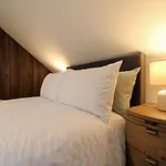 Nice 2 Bed House, Office, Wi-Fi, Free Parking