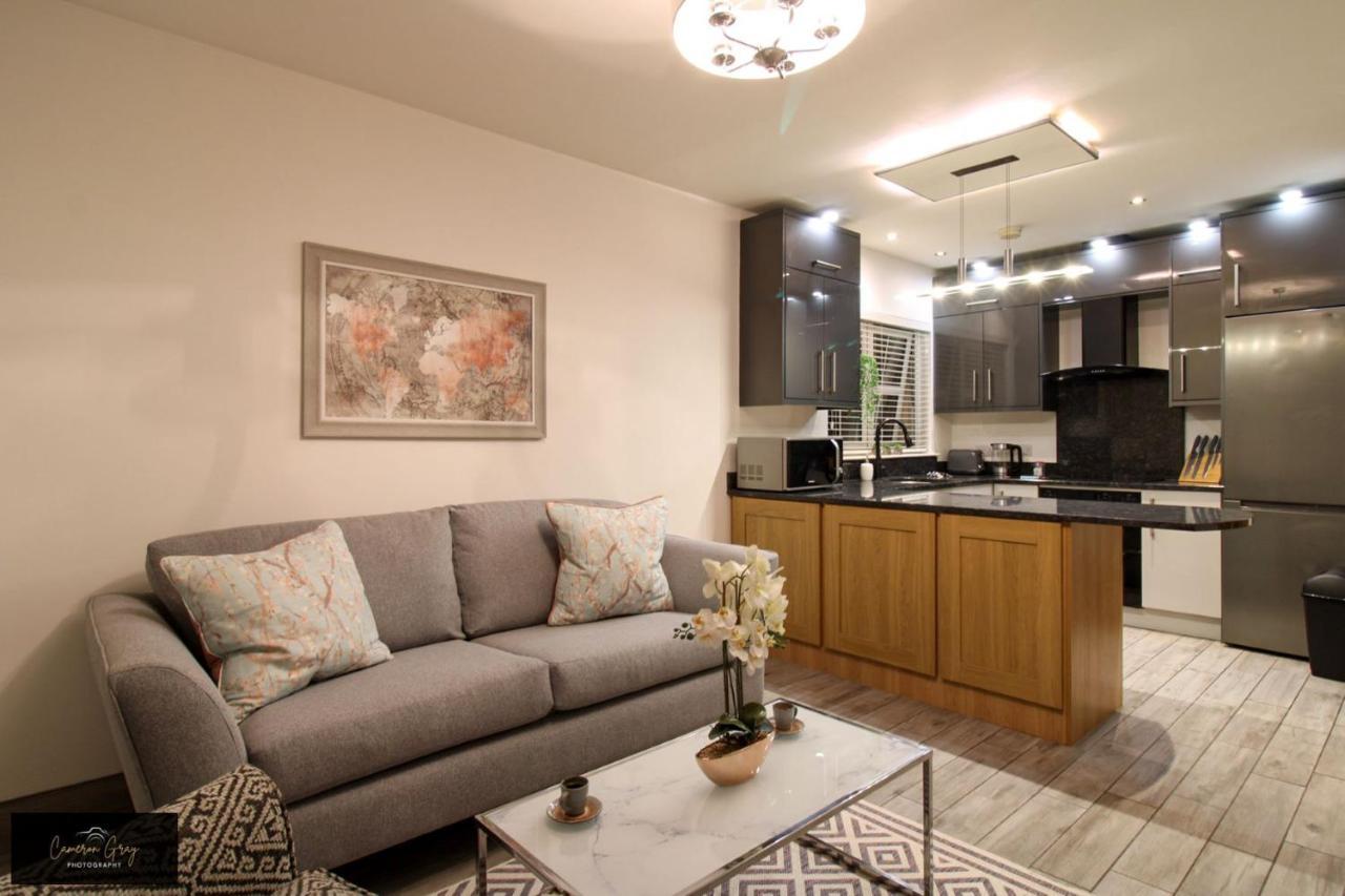 2 Bed House, Office, Wi-fi, Free Parking Belfast