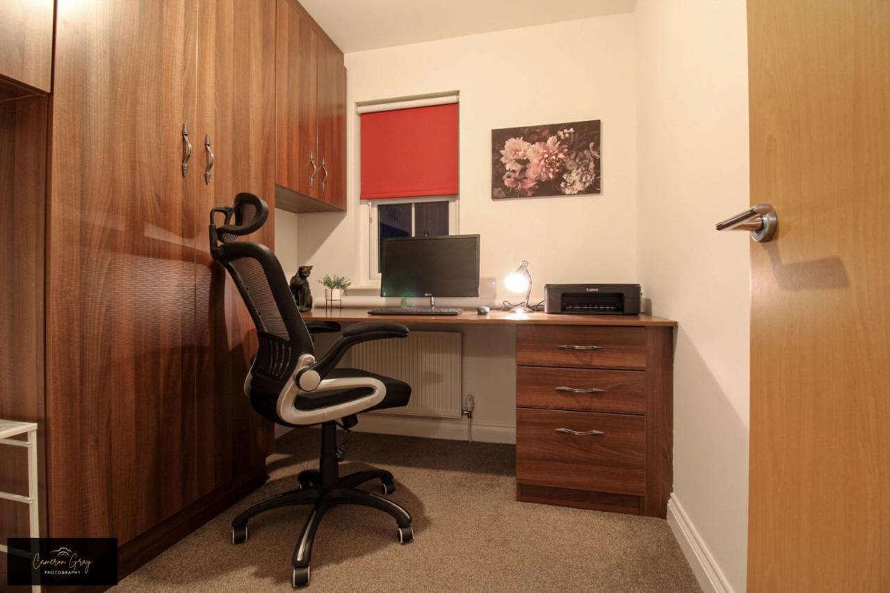 2 Bed House, Office, Wi-fi, Free Parking Apartment *